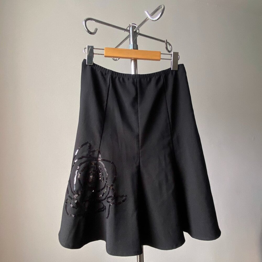 🌿 Y2K Vintage Black Ruffled A-Line Midi Skirt with Sequin Floral Detail